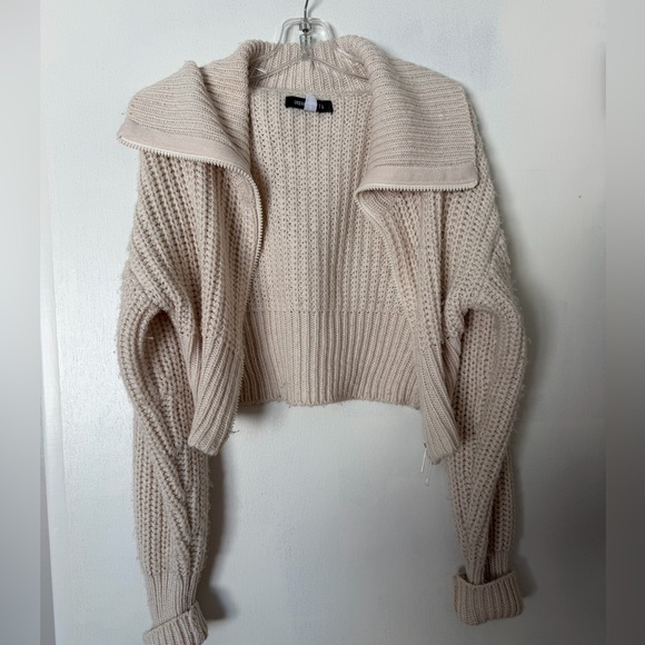 Urban Outfitters Chunky Knit Zip Up Sweater – Size S (never been worn) - Picture 3 of 4